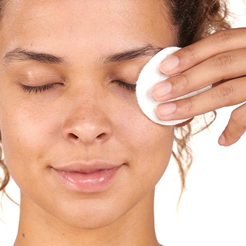 No7 Micellar Cleansing Water for Radiance, Purifying