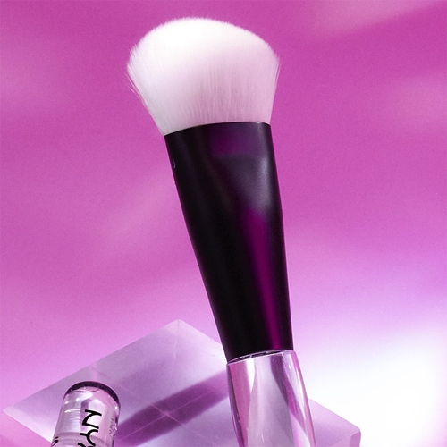 NYX Professional Makeup High Glass Illuminating Powder Brush